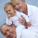 Photo de Bébé avec ses grands parents