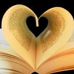 Un livre forme un coeur