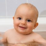 Des conseils pour donner le bain à Bébé